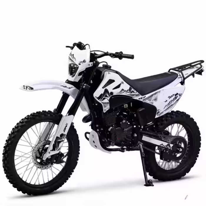 Moto de cross CB300F blanca y negra con gráficos de montaña.