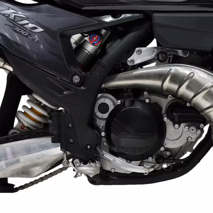 Detalhes do motor e escapamento da motocicleta K1 300 2T