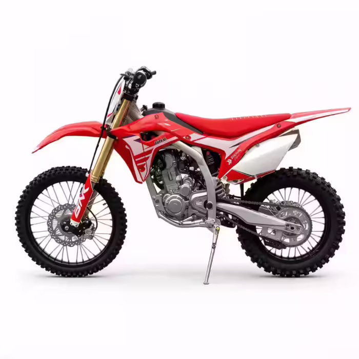Vista lateral de una motocicleta de motocross roja y blanca