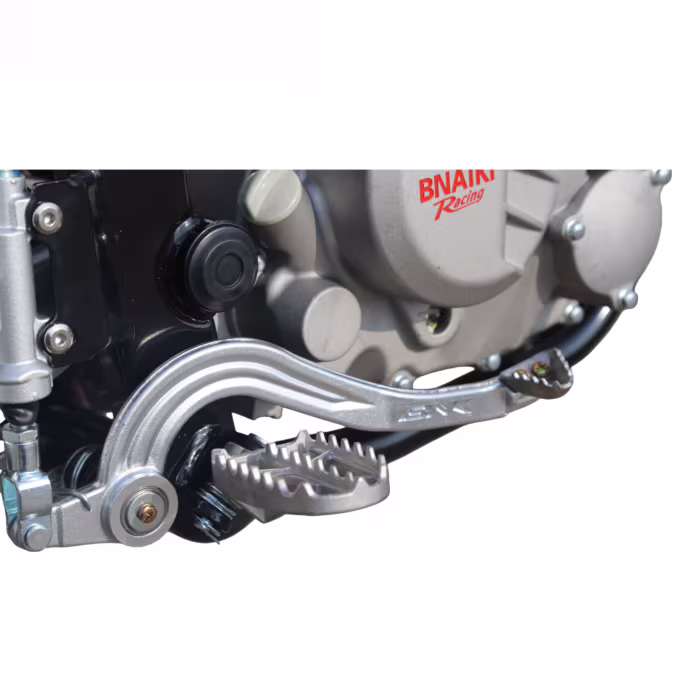 Motor de motocicleta com apoio para os pés e pedal de freio