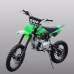 motocicleta de cross verde y negra