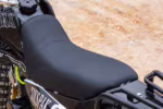 Asiento de motocicleta negro texturizado con depósito de combustible