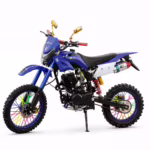 Moto de cross azul con radios de ruedas de colores.