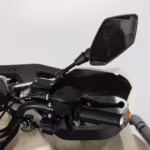 Manubrio de motocicleta con espejo y controles