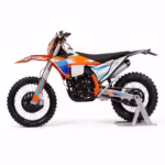 Moto de motocross laranja e azul em suporte.