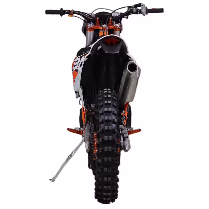 Vista traseira da moto de motocross YKF-K1 NC450 II
