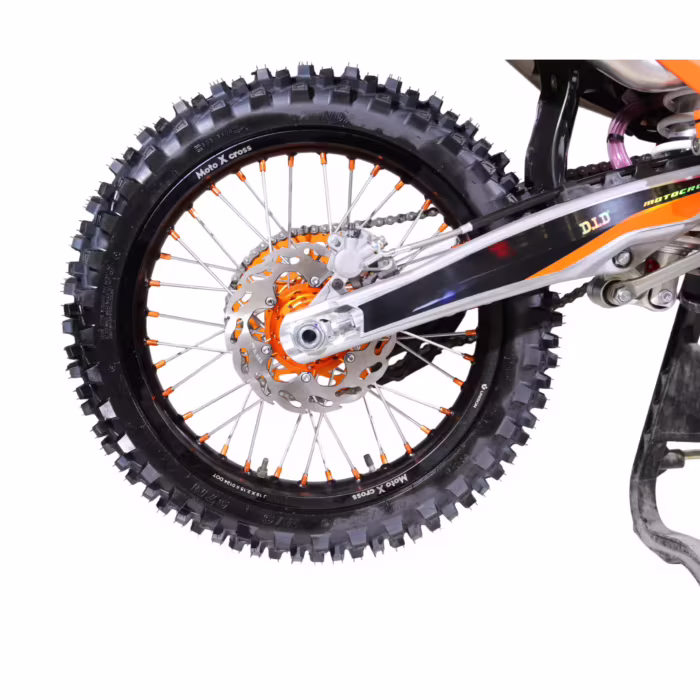 Roda traseira de motocross com pneu Kenda e freio a disco