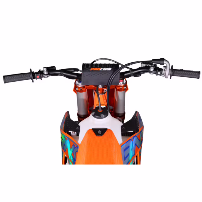 Visão do guidão e da suspensão dianteira de uma moto de motocross