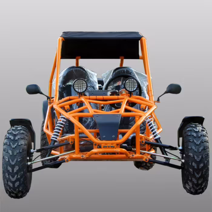 Kart todoterreno naranja con techo negro y dos asientos.