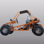 Vista lateral de um kart off-road laranja