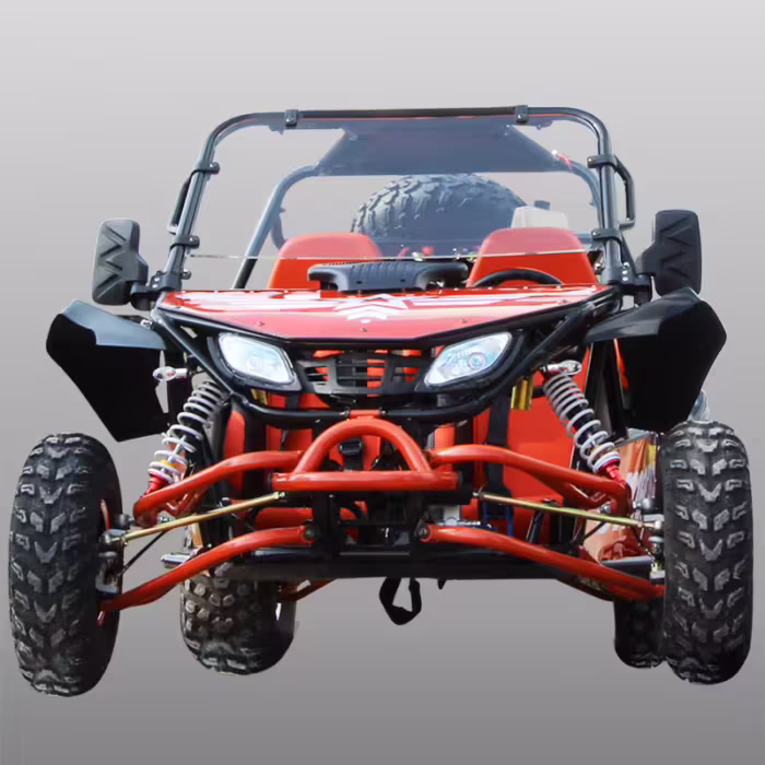 Vista frontal de un kart todoterreno rojo con jaula antivuelco