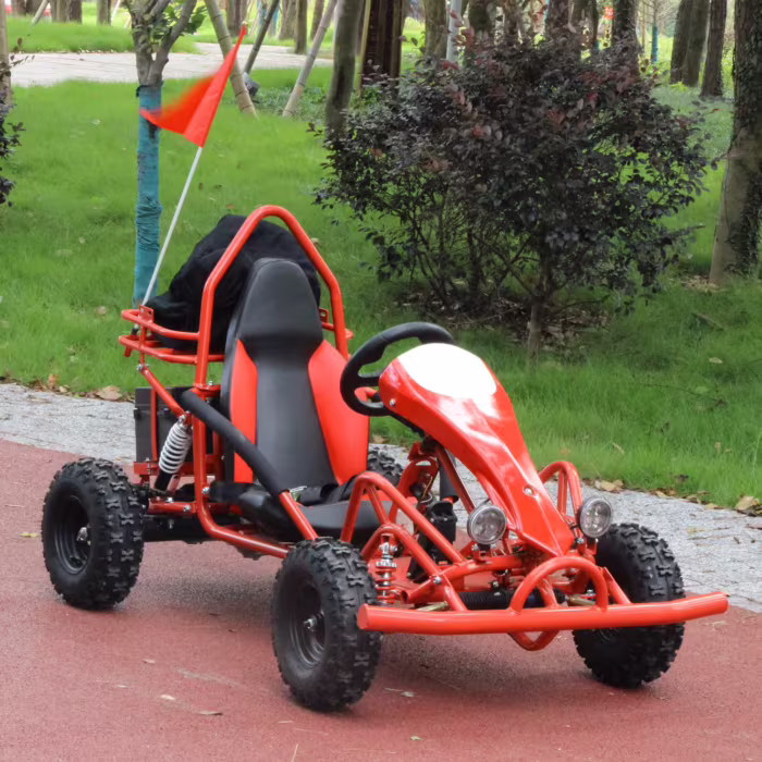 Kart todoterreno rojo con asiento negro y bandera de seguridad.
