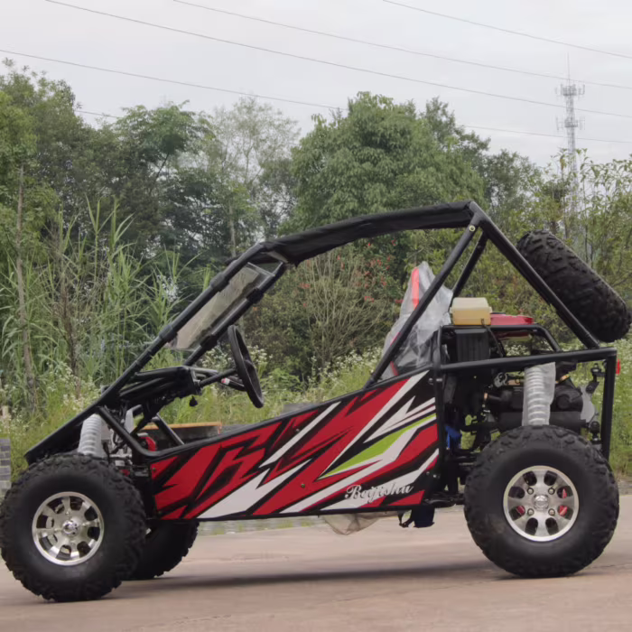 Buggy todoterreno con gráficos rojos y negros