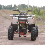 Vista traseira de um quadriciclo ATV branco