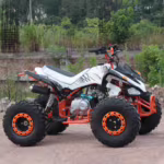 Quadriciclo esportivo ATV branco e laranja