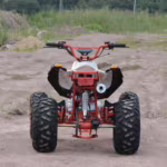 Vista traseira de um quadriciclo ATV laranja e branco
