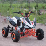 Quadriciclo esportivo ATV com quadro laranja