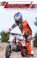 Piloto en una moto de cross roja y blanca con chasis de doble viga.