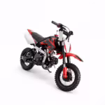 Moto de cross infantil roja y negra sobre fondo blanco