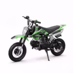 Minimoto de cross verde y negra sobre fondo blanco