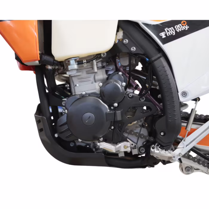 Vista de cerca del motor de la motocicleta K1 NB300 EFI