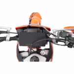 Manillar de motocicleta con pantalla digital y controles