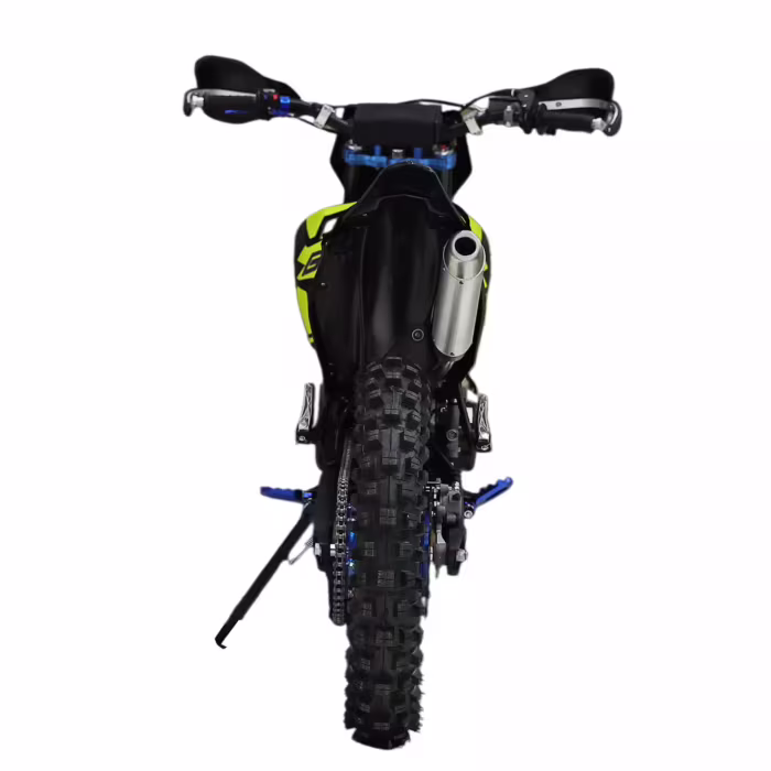 Vista trasera de una moto de cross negra y amarilla.
