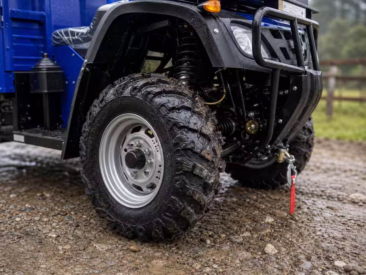 YKF-FT06 suspension and wheel detail